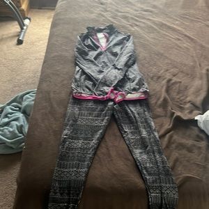 Long sleeve top with thumb inserts and pants. Dry wik with light fleece lining